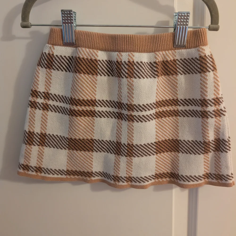 Tahari Tan Cable Knit Turtleneck and‎ Plaid Skirt Set